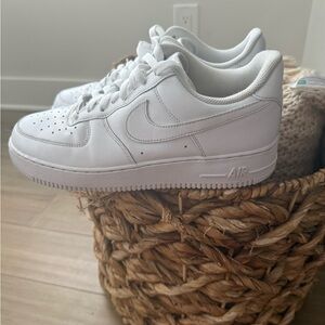 Nike Air Force 1 ‘07 Low top Triple White Sneakers Men’s Size 9 CW228-111